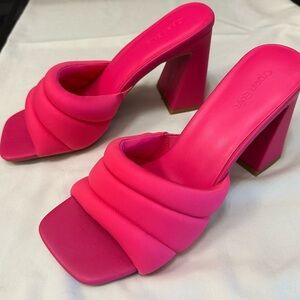 BRAND NEW Open Edit Hot Pink Sandals size 9M